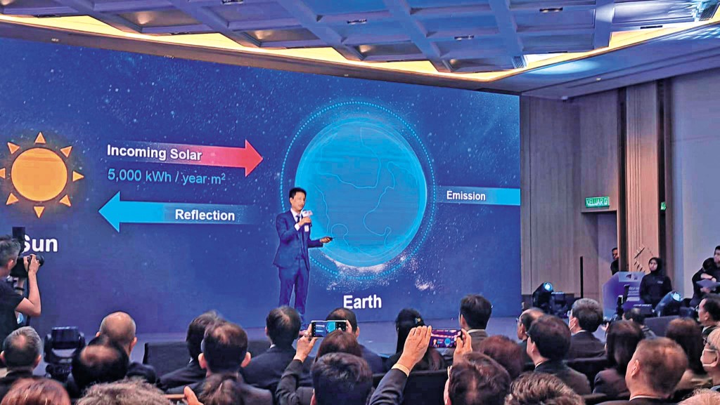 朱毅豪經常到全球各地講解降溫節能課題，分享如何應對全球暖化問題。