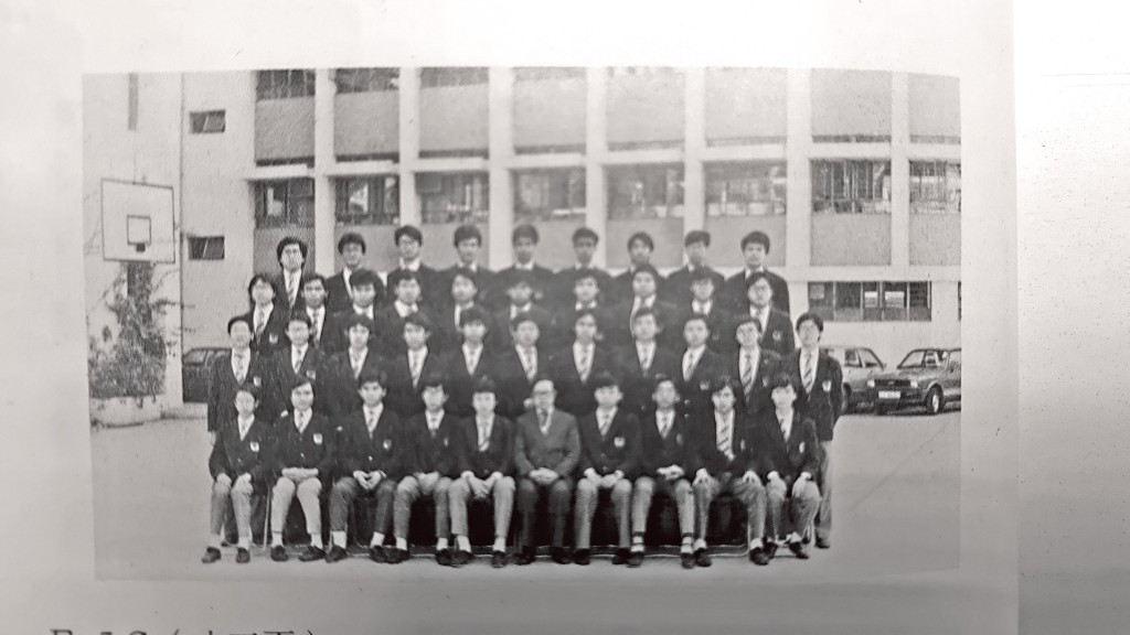 張志宇(後排右三)曾就讀長沙灣天主教英文中學,於一九八五年畢業。 張志宇(後排右三)曾就讀長沙灣天主教英文中學,於一九八五年畢業。