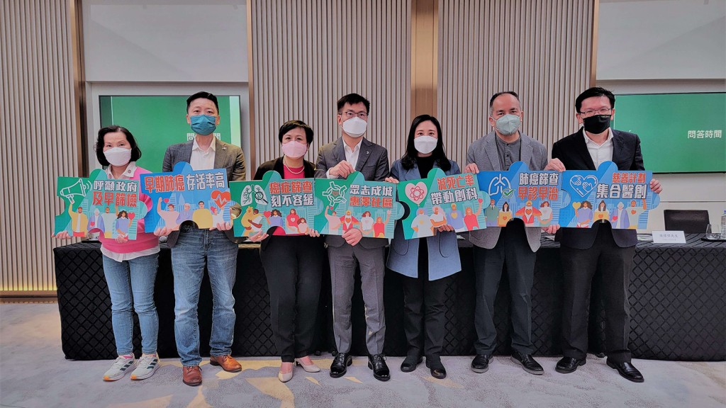 左起：癌症資訊網慈善基金肺癌關顧組召集人、肺癌患者Michelle、癌症資訊網創辦人吳偉麟先生、全球華人乳癌組織聯盟主席王天鳳女士、香港精準腫瘤醫學會主席、臨床腫瘤科專科醫生區兆基醫生、立法會議員葛珮帆議員, BBS, JP、同路人同盟秘書陳偉傑先生、生物科技公司創始人陳民漢博士