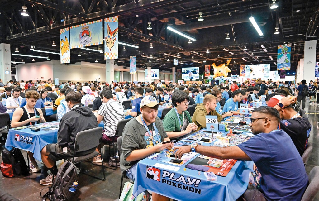 Pokémon卡牌已成為「Kidult經濟」中的另類投資,二一年甚至一度出現全民皆炒的狂現象。 Pokémon卡牌已成為「Kidult經濟」中的另類投資,二一年甚至一度出現全民皆炒的狂現象。