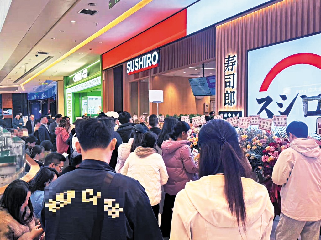壽司郎上周宣布部分壽司每碟加價二十至三十日圓,震驚消費者。 壽司郎上周宣布部分壽司每碟加價二十至三十日圓,震驚消費者。