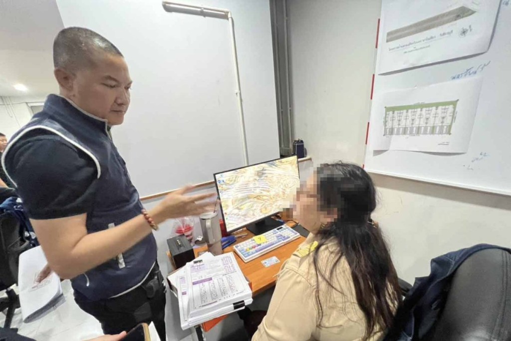 警方深入調查舞弊案，目前已有十人因受賄被捕，不排除有更高級官員涉案。