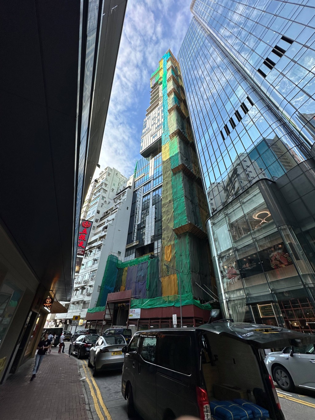 永倫集團拋售銅鑼灣景隆街二十至二十八號地盤，被蔡文勝以七億五千萬元購入。