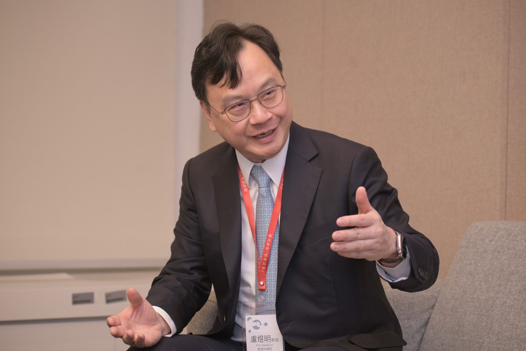 盧煜明已加入中大27年,對大學有深厚認識。 盧煜明已加入中大27年,對大學有深厚認識。