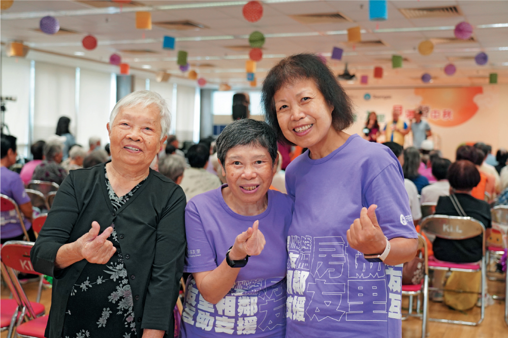 (左起)黃秀珍、長者義工郭蘇女及楊佩勤在是次活動均樂在其中。 (左起)黃秀珍、長者義工郭蘇女及楊佩勤在是次活動均樂在其中。