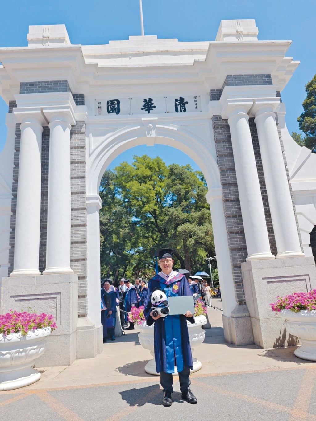 勞工及福利局副局長何啟明笑言重返大學讀書，感覺很青春。