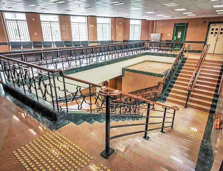 「高街鬼屋」之稱的西營盤社區綜合大樓租戶有意將單位交還政府。