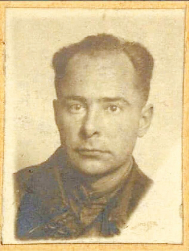 坊間傳聞梅特雷韋利的祖父多布羅沃爾斯基疑於二戰期間曾當納粹線人。