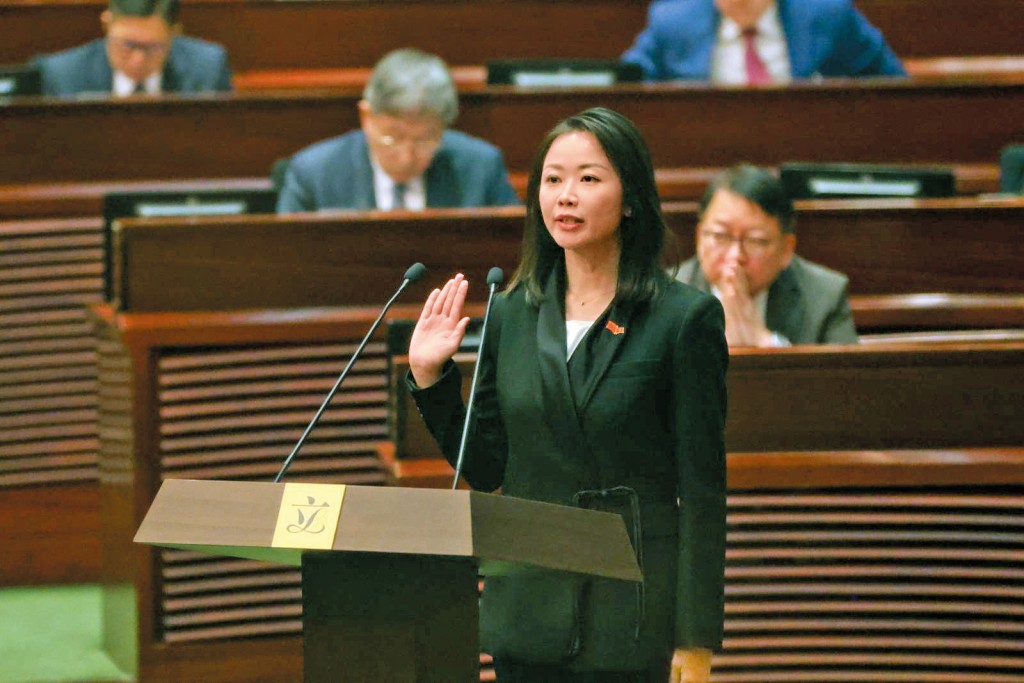 植潔鈴於二○二六年一月宣誓成為立法會議員。