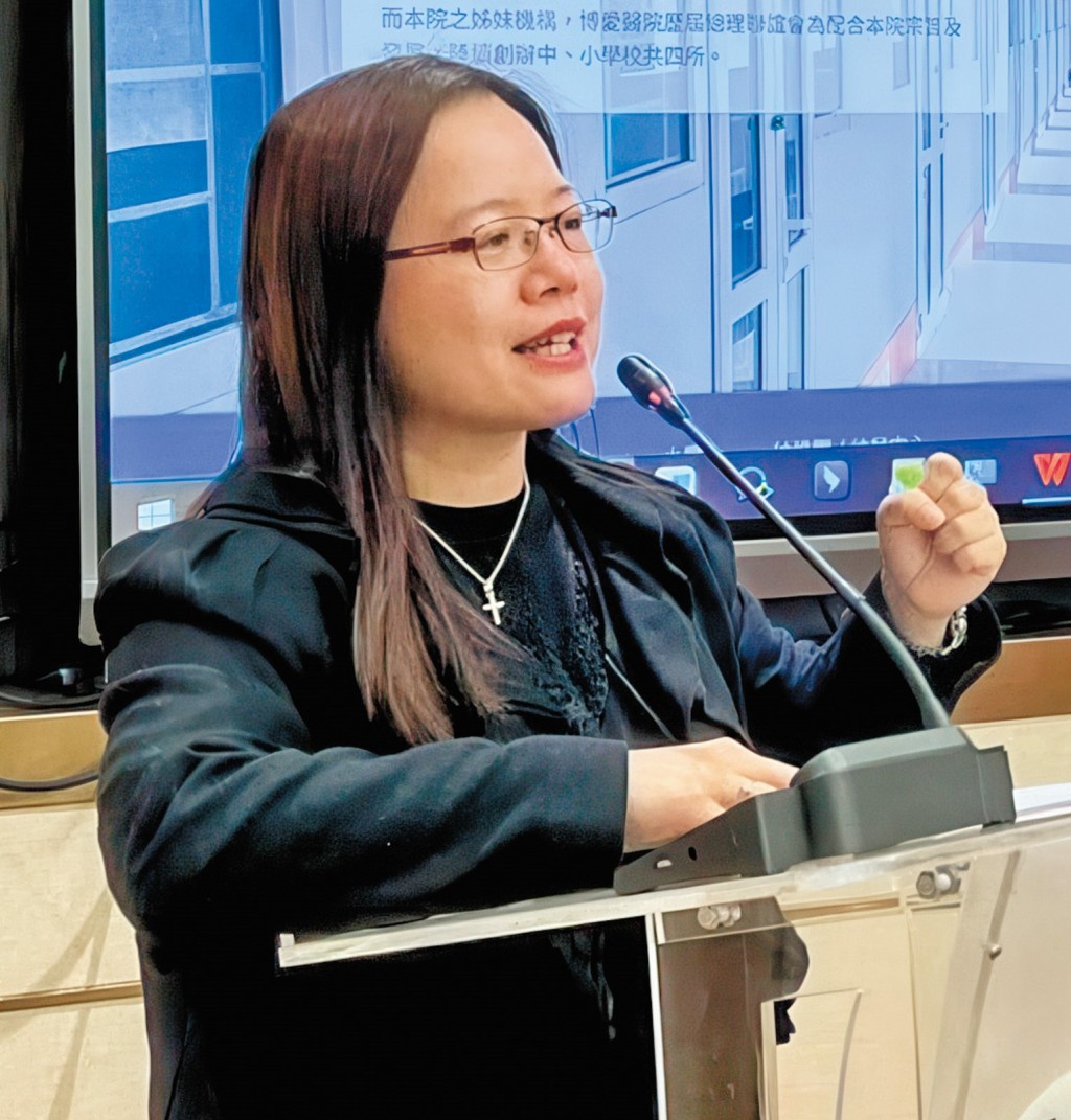 教育服務總監黃慧欣涉認為現任總幹事管理欠當。