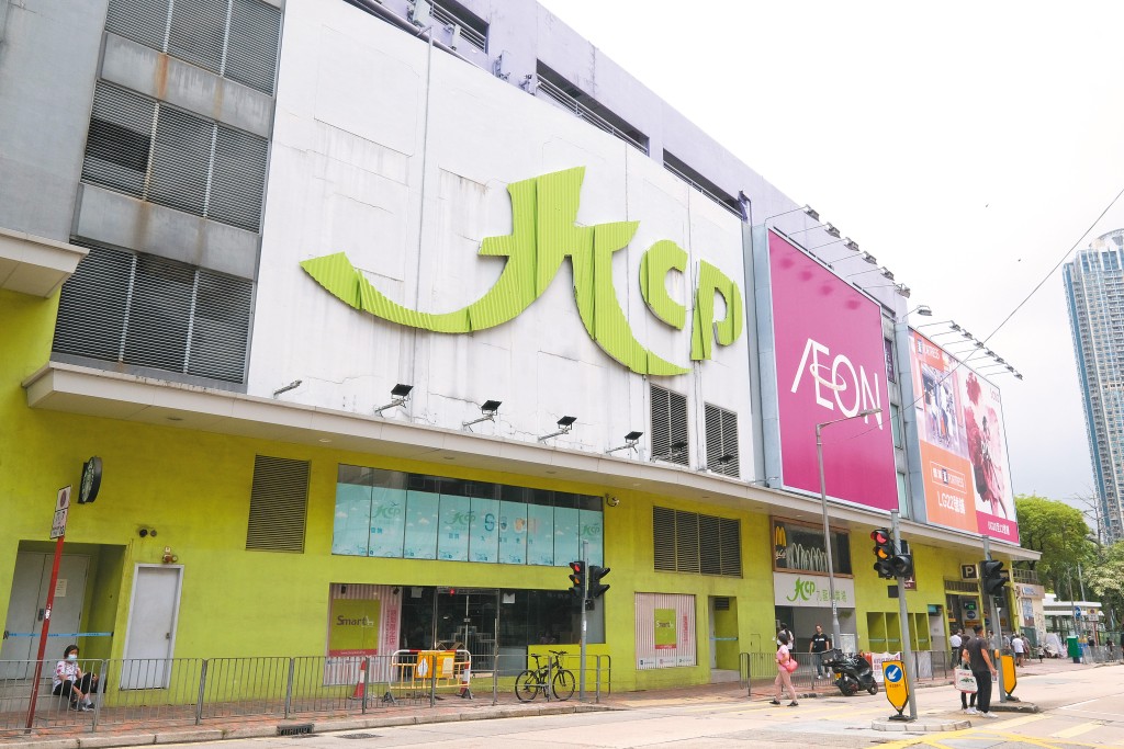 去年七月，潘焯鴻在九龍城廣場其承租店舖處理冷氣機漏水時，襲擊一男一女而被控「普通襲擊」罪。