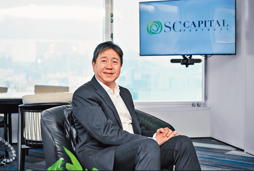SC Capital Partners主席兼創辦人謝崇洲透露新盤所有單位均坐擁海景以及海濱公園的景觀，定價方面亦會參考其他同區新樓盤以及黃竹坑上蓋項目的造價。