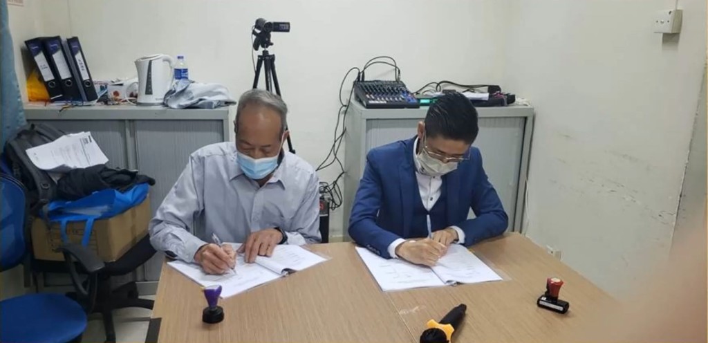 宏福苑時任法團於二○二一年與工程顧問公司「鴻毅」簽約。 宏福苑時任法團於二○二一年與工程顧問公司「鴻毅」簽約。