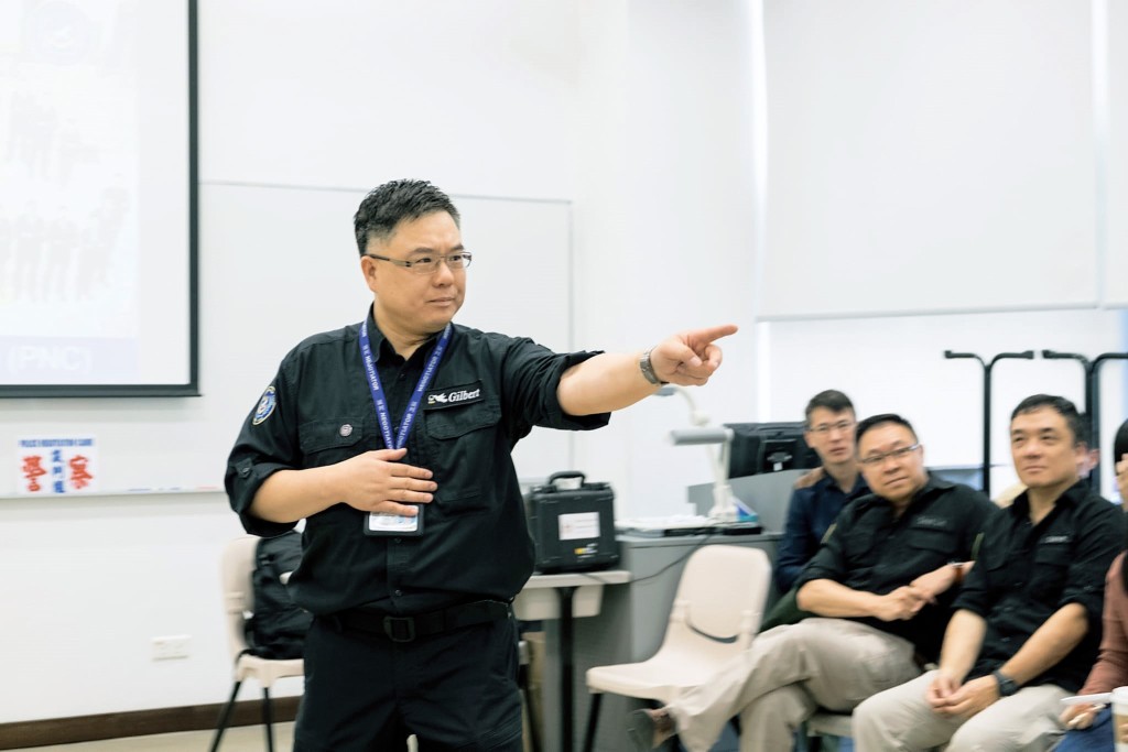 黃廣興任職警隊二十八年,駐守過不同的部門,圖為一七年他擔任秀茂坪區指揮官兼警察談判組主管時攝。 黃廣興任職警隊二十八年,駐守過不同的部門,圖為一七年他擔任秀茂坪區指揮官兼警察談判組主管時攝。