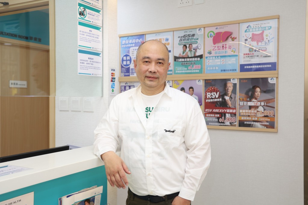 康健國際醫療集團營運總監陳振康稱,希望兩、三年內在全港十八區開設「一九九模式」的醫務中心,服務大眾。 康健國際醫療集團營運總監陳振康稱,希望兩、三年內在全港十八區開設「一九九模式」的醫務中心,服務大眾。