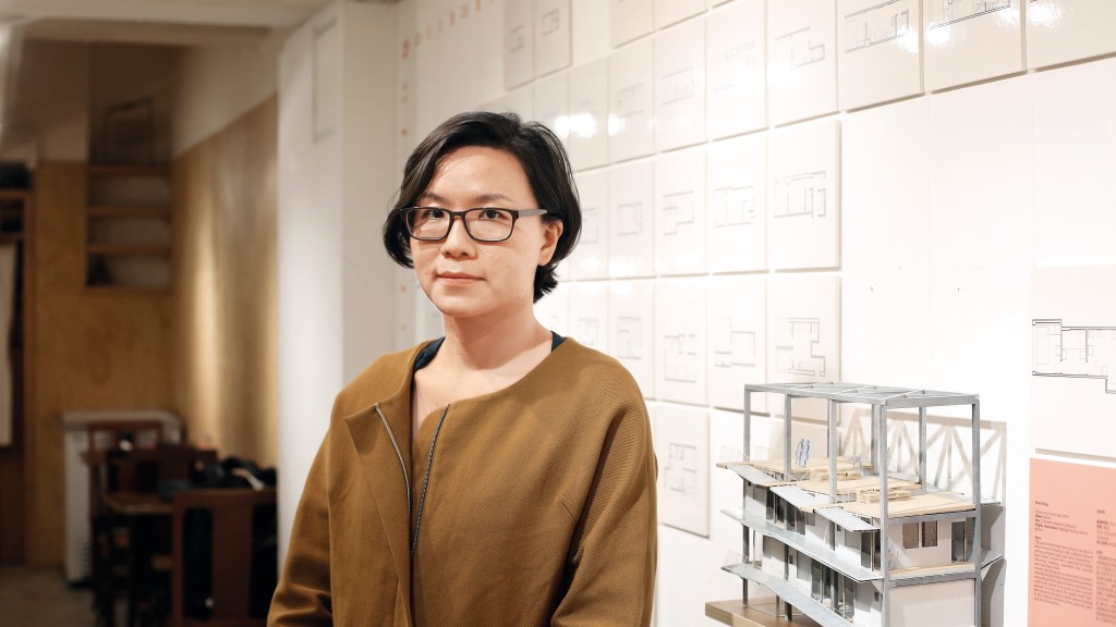 任教大學,向建築系學生傳授以人為本的理念和實踐經驗。 任教大學,向建築系學生傳授以人為本的理念和實踐經驗。