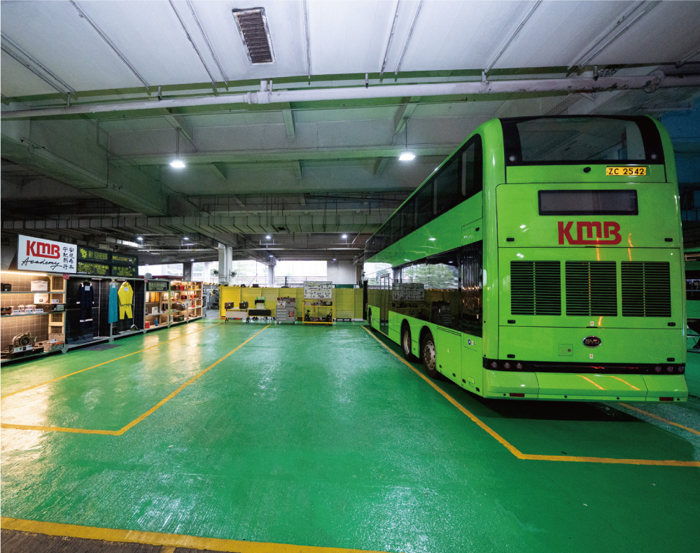 九巴善用在電動車維修方面的經驗，開辦課程予業界人士報讀，為本港電動車維修業界增添合資格的維修人員，並設立全新的電動車輛維修訓練工場，提供不同電動車輛的零部件模型，供學員認識電動車輛結構、維修步驟等。