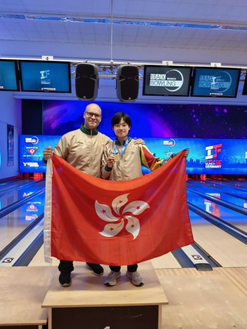 18歲港將馬嘉言於保齡球世界盃男子個人賽勇奪金牌。中國香港保齡球總會圖片