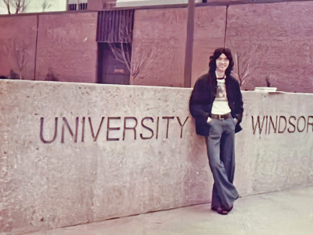 留學時期的黃汝榮,課餘時間在酒店洗碗至深夜。這段艱辛歲月,成為他發奮讀書的動力。 留學時期的黃汝榮,課餘時間在酒店洗碗至深夜。這段艱辛歲月,成為他發奮讀書的動力。