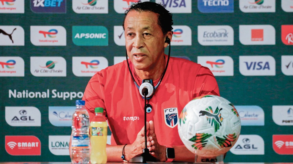 教頭布比斯塔與其他教練主動出擊，到歐洲游說球員回國效力。