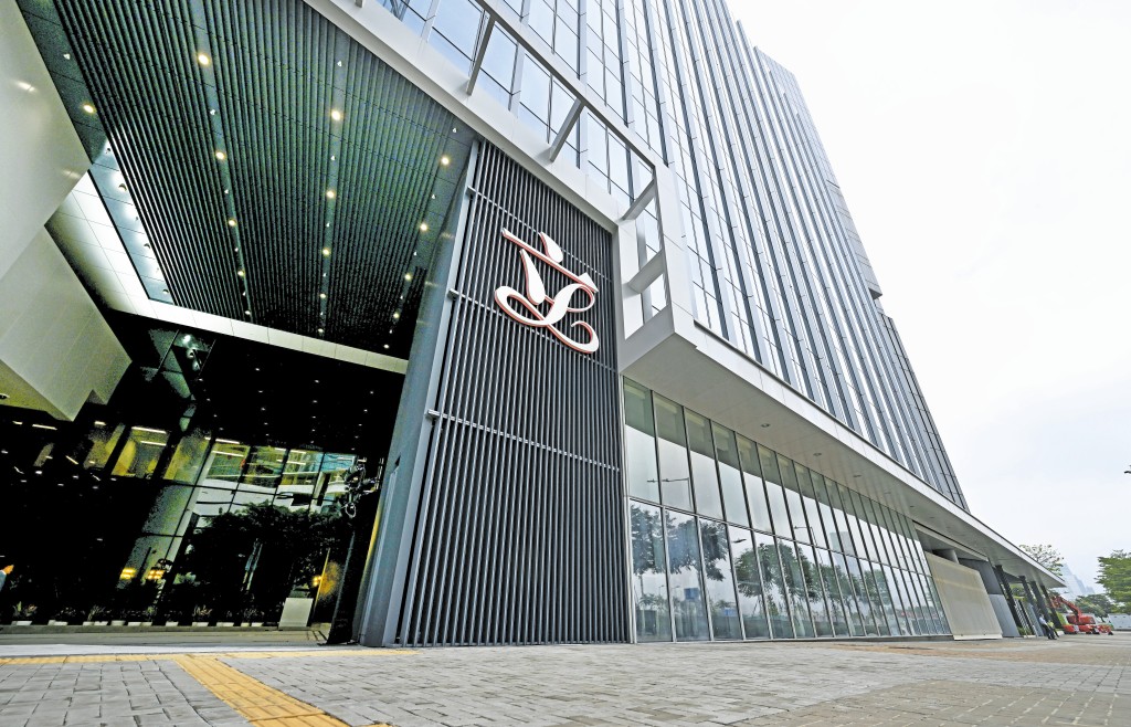 運輸局向立法會提交文件,交代三條過海隧道時段收費的成效檢討。 運輸局向立法會提交文件,交代三條過海隧道時段收費的成效檢討。