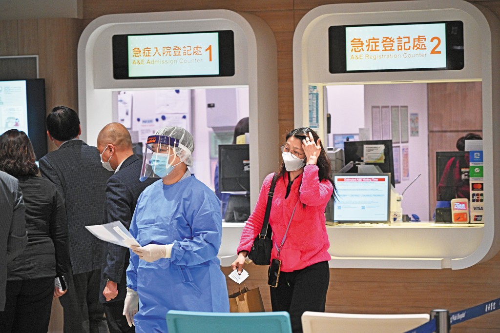 外圍賭博持續影響下，本港合法的博彩投注額將出現萎縮，醫療、安老服務等社會公益資助最終也會受影響。