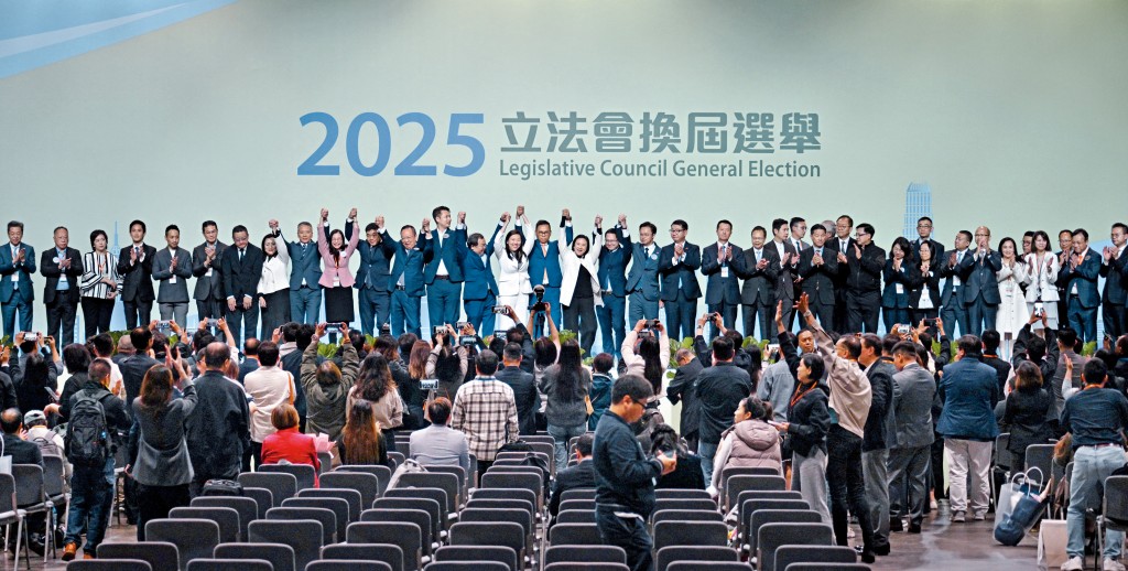 新一屆立法會出現新局面，九十名議員中，有四十名新丁入局。