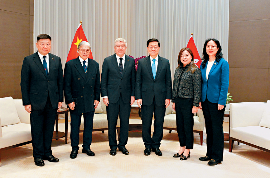 李家超與巴赫會面時指，特區政府致力為全球體育發展作出更大貢獻。