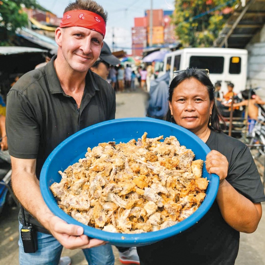 有外國網紅為了增加流量,走訪菲律賓貧民窟試吃 Pagpag。 有外國網紅為了增加流量,走訪菲律賓貧民窟試吃 Pagpag。