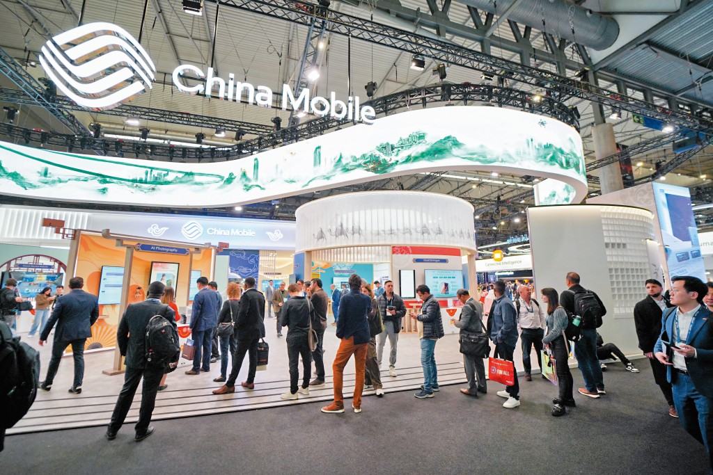 中移動業務穩定，現金流強勁，是收息之選。