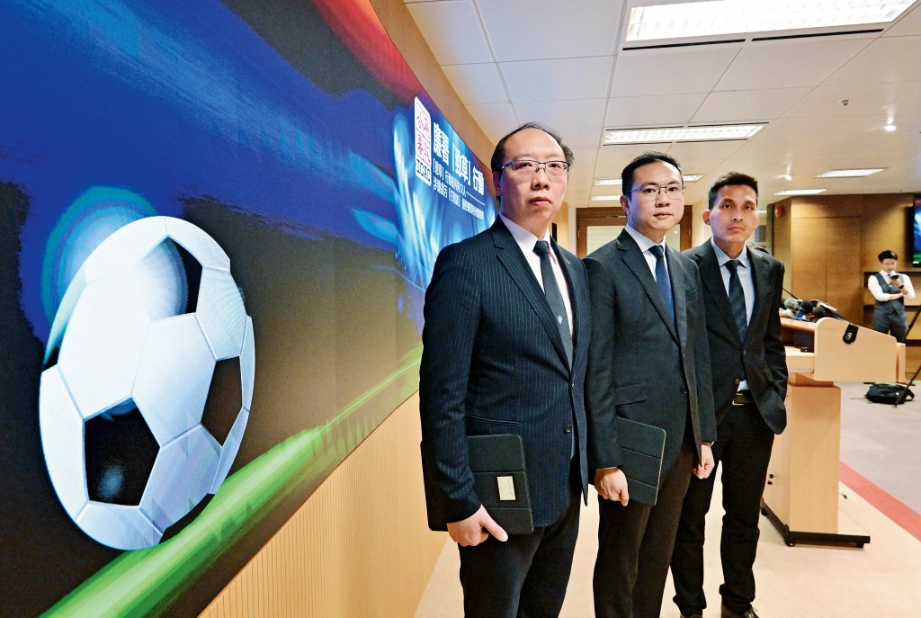 廉政公署早前公布在「勁草」行動中，搜查超過二十個地點，拘十二人。