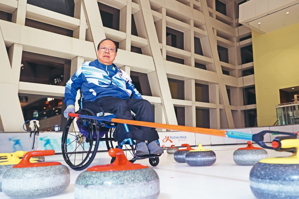 林耀國活躍於公益事務十多年，近年創辦中國香港輪椅冰壺協會，主力推廣此項運動。