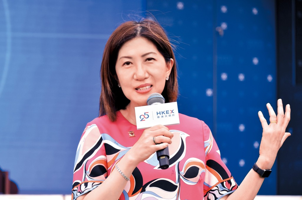 港交所行政總裁陳翊庭上任之後，積極改革新股上市機制，成功吸引大量企業來港上市。