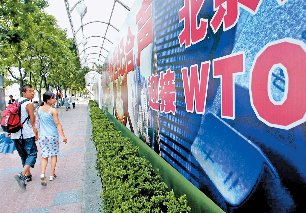朱鎔基堅持推進中國加入世貿,令出口、製造業及外貿迅速增長。 朱鎔基堅持推進中國加入世貿,令出口、製造業及外貿迅速增長。