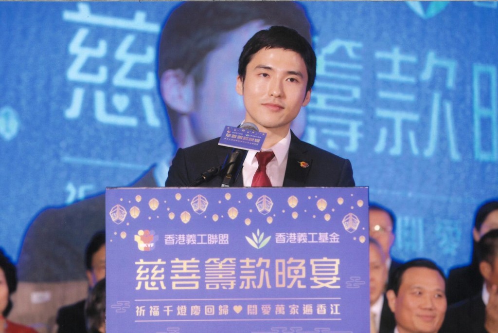 蔡加讚一直致力推動義工服務。 蔡加讚一直致力推動義工服務。