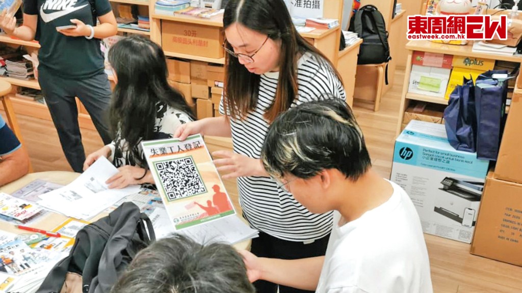 香港建造業總工會推出失業登記服務,以「培訓+就業」模式,提供有津貼工藝進修課程資訊和安排招聘會。