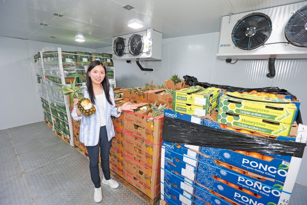 Bless堅持「不時不食」的原則，鄭高鳳說香港「自由港」的地位讓Bless能夠從全球當季產地直接採購最新鮮、優質的水果原料。
