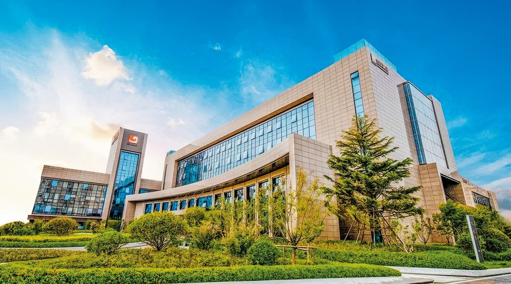 金價持續破頂,在本港上市的金礦股亦創新高,山東黃金年初至今股價升逾兩倍。 金價持續破頂,在本港上市的金礦股亦創新高,山東黃金年初至今股價升逾兩倍。