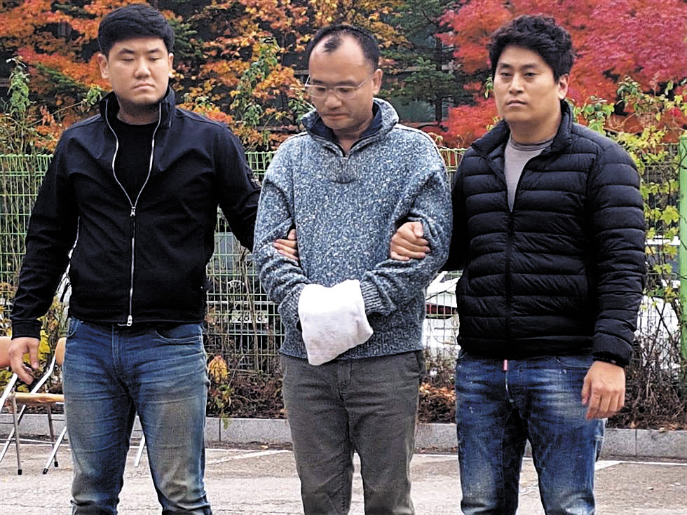 梁振浩被指視霸凌員工為娛樂,最終被職員偷拍其惡行及舉報,使他最終被拘捕及送上法庭。 梁振浩被指視霸凌員工為娛樂,最終被職員偷拍其惡行及舉報,使他最終被拘捕及送上法庭。