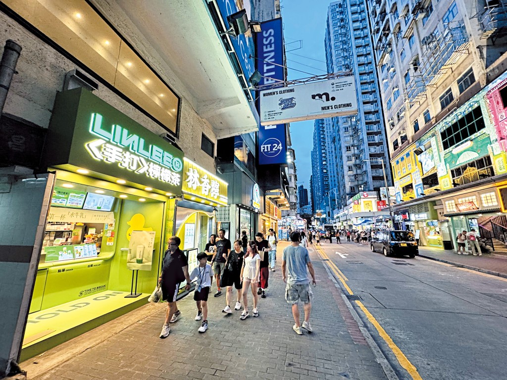 本港一度有大批茶飲瘋狂開店,然而不少已經不敵租金及競爭壓力,最終結業收場。 本港一度有大批茶飲瘋狂開店,然而不少已經不敵租金及競爭壓力,最終結業收場。