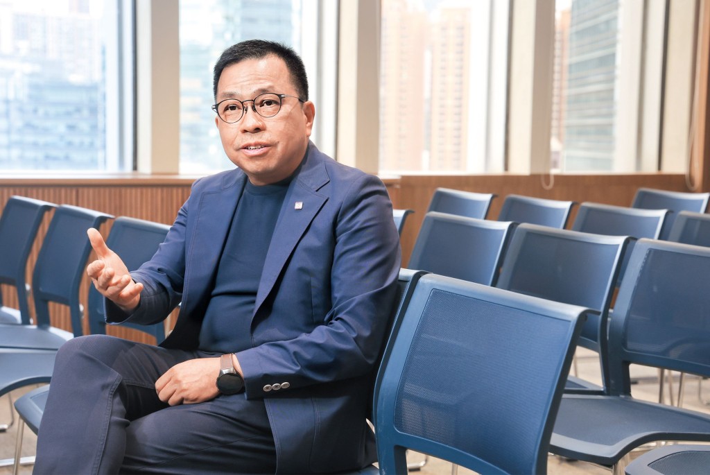 敢於面對爭議與壓力，何鉅業形容這是「專業的天職」。