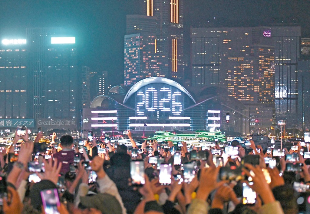 吳佩孚指二月四日的馬年立春八字見到「情向用神」喜兆，象徵喜事多，四周一片繽紛。