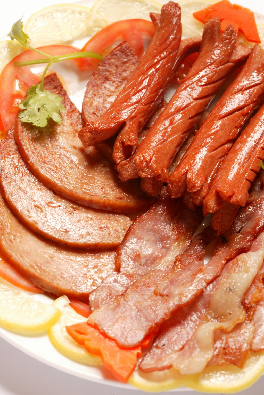 超加工食物如香腸、火腿、煙肉盡量少吃。