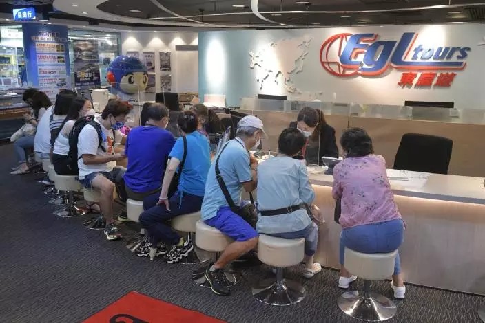 有客人或已請定長假去迪士尼探險號,東瀛遊回覆如客人選擇其他乘坐飛機的旅行團,提供每位減$200優惠。 有客人或已請定長假去迪士尼探險號,東瀛遊回覆如客人選擇其他乘坐飛機的旅行團,提供每位減$200優惠。