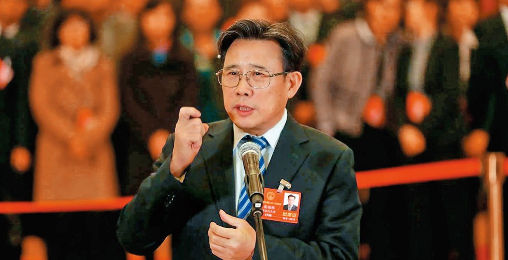 梁穩根以六百億元人民幣身家，在中國富豪中排名六十三。他現直接及間接持有三一重工近兩成股權。