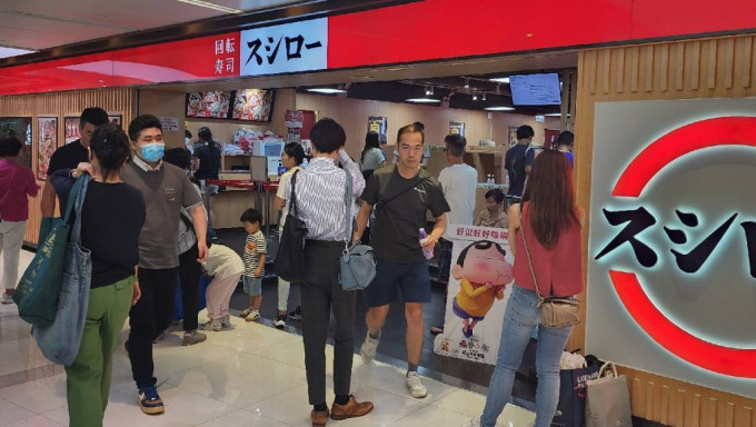 DONKI大搞鮮選壽司,但不敵同樣來自日本的連鎖迴轉壽司店壽司郎。 DONKI大搞鮮選壽司,但不敵同樣來自日本的連鎖迴轉壽司店壽司郎。