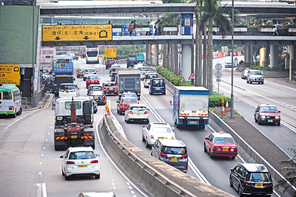本港每年約有十萬輛私家車登記過戶，數量更有上升趨勢。
