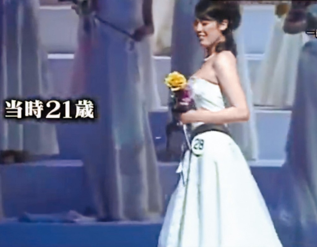 小野田在二十一歲時曾參加國際小姐日本賽區選美。 小野田在二十一歲時曾參加國際小姐日本賽區選美。