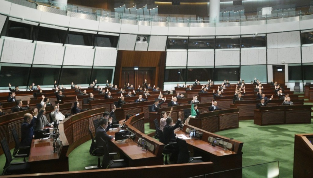 鄧炳強指審議過程均依足立法會程序,絕無馬虎。資料圖片 鄧炳強指審議過程均依足立法會程序,絕無馬虎。資料圖片