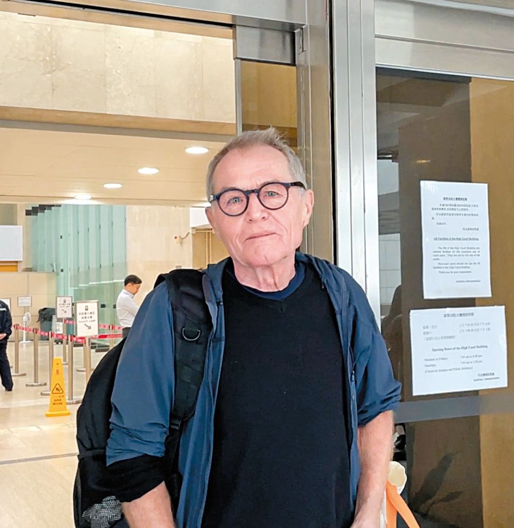 自稱自由攝影記者的Marc Gerard Progin已逾八十歲,本身是瑞士籍退休鐘表工人。 自稱自由攝影記者的Marc Gerard Progin已逾八十歲,本身是瑞士籍退休鐘表工人。